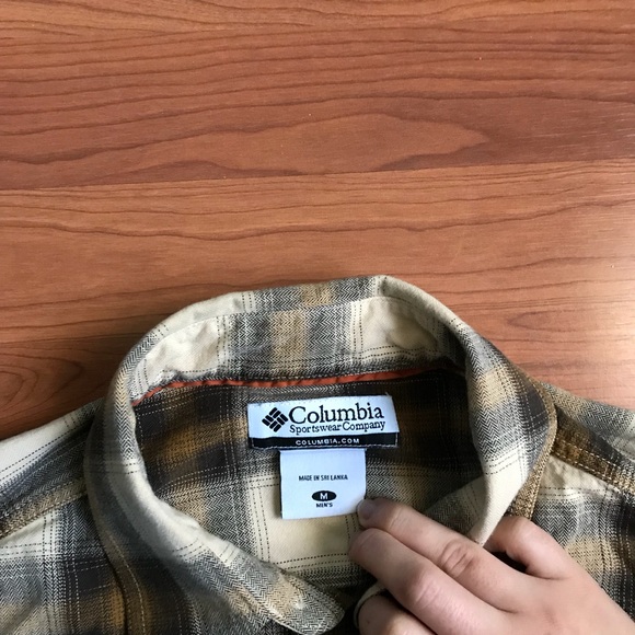 End Columbia button up - Picture 2 of 4
